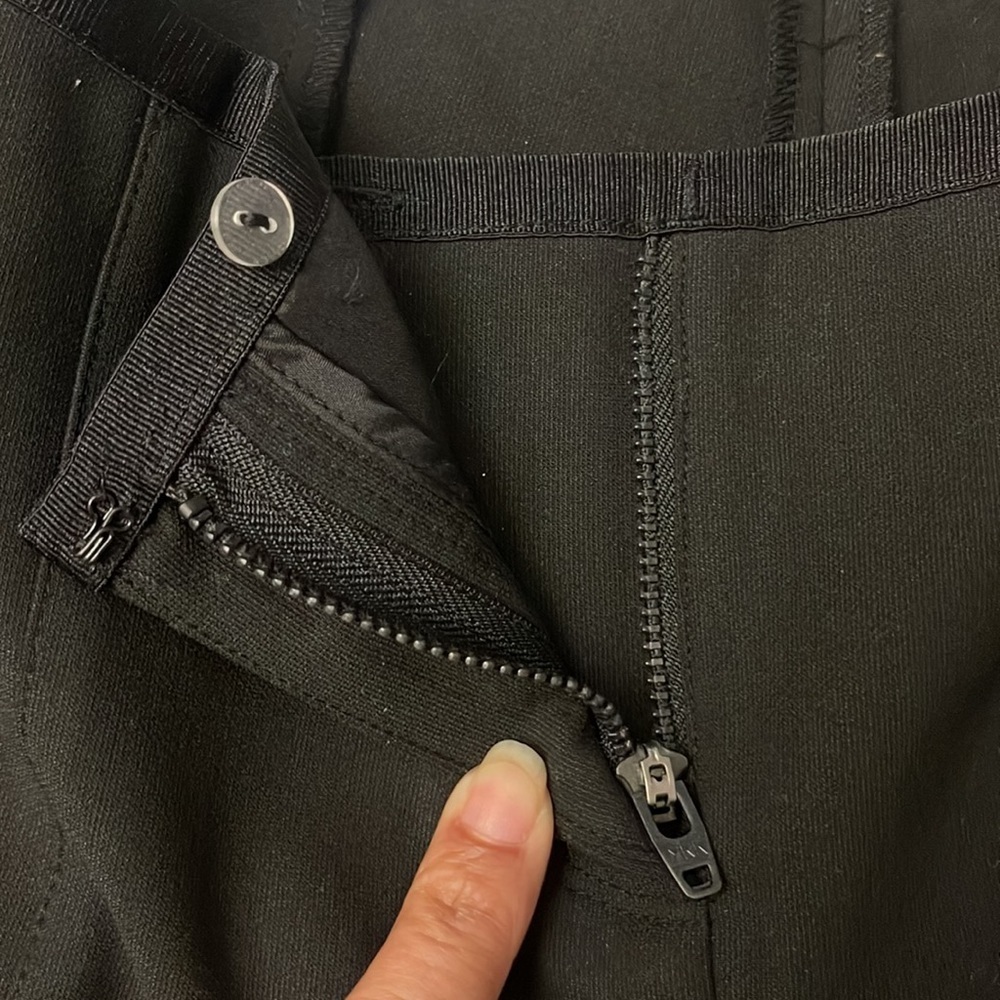 Elizabeth & James S Seamed Ponte Biker Shorts — image 4 of 8